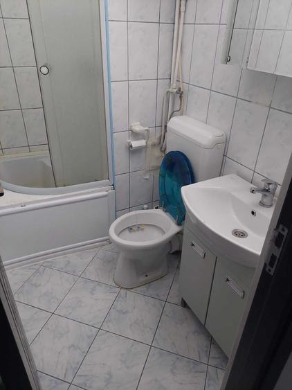 Garsonieră decomandată în Costin Georgian