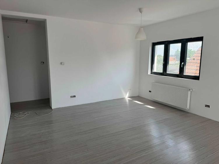 Casă cu 4 camere în Moșnița Nouă