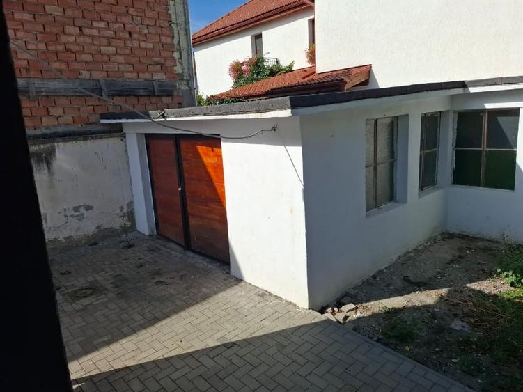 Casă individuală cu 5 camere cu Canalizare în Calea Dumbrăvii