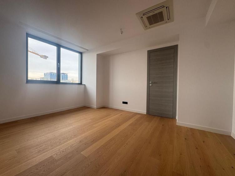 Apartament cu 3 camere semidecomandat în Floreasca