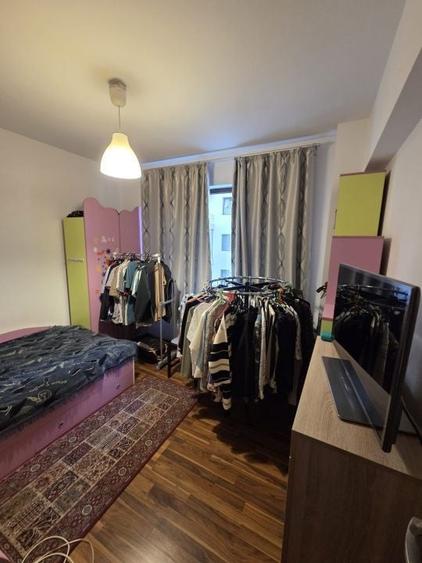 Apartament cu 3 camere semidecomandat, mobilat în Sălaj