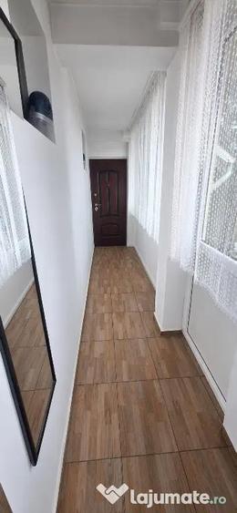 Apartament cu 3 camere decomandat în Tunari