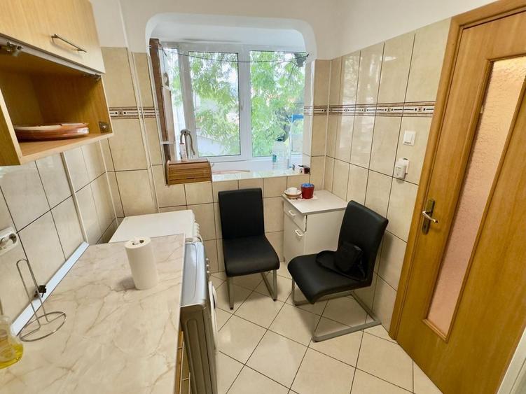 Apartament cu 2 camere semidecomandat, mobilat în 1 Mai