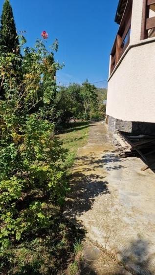 Casă individuală cu 6 camere cu Canalizare în Provița de Jos
