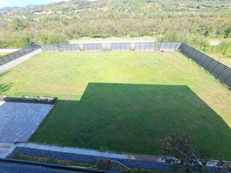 Casă individuală cu 5 camere cu Piscina în Exterior Est