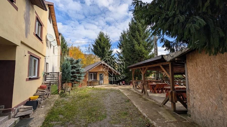 Duplex cu 7 camere cu Canalizare în Colibița