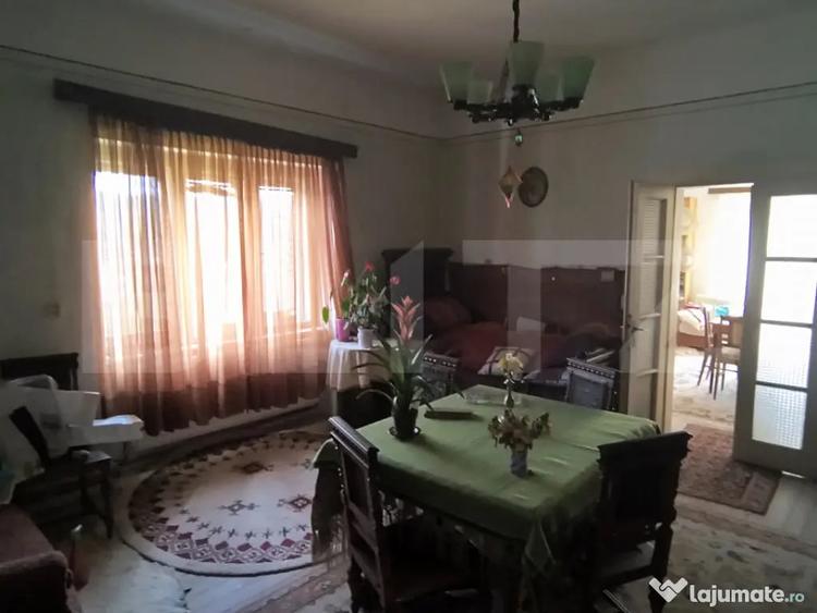 Casă cu 4 camere cu Teren 7729 Mp în Central
