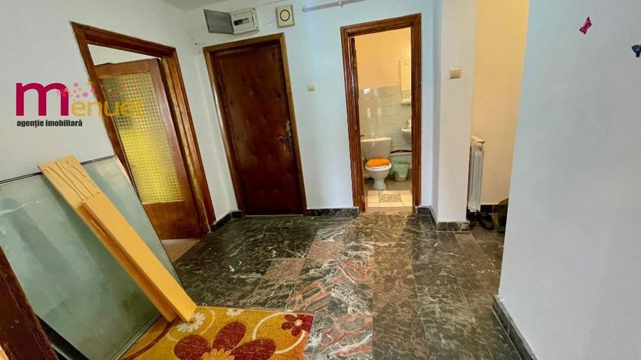 Apartament cu 3 camere decomandat în Spitalului