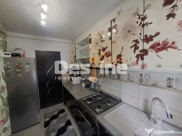 Apartament cu 3 camere semidecomandat în Sud