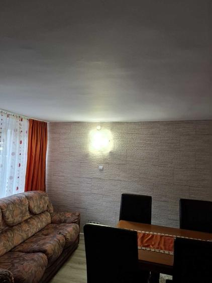 Apartament cu 3 camere semidecomandat în Sânnicoară