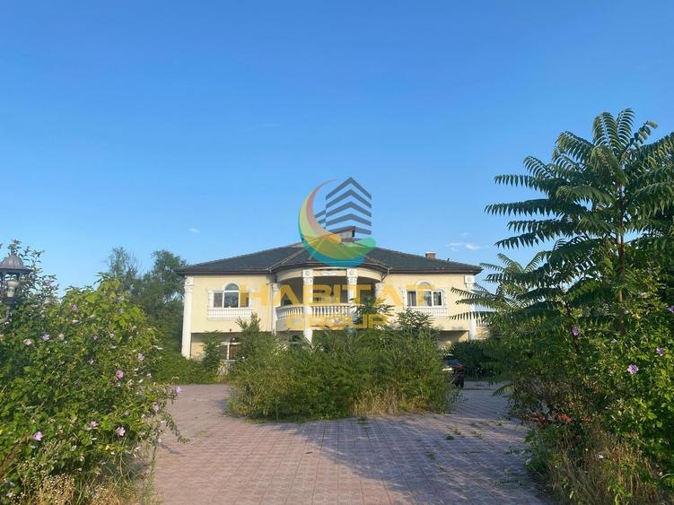 Casă individuală cu 10 camere cu Canalizare în Ciolpani