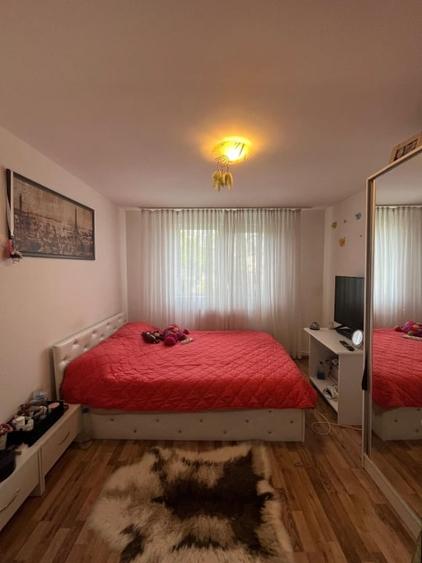 Casă individuală cu 8 camere cu Teren 2354 Mp în Malu Mare