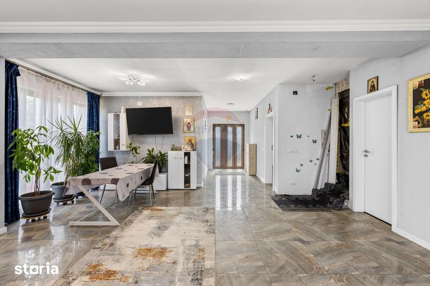 Casă cu 5 camere cu Teren 620 Mp în Macea