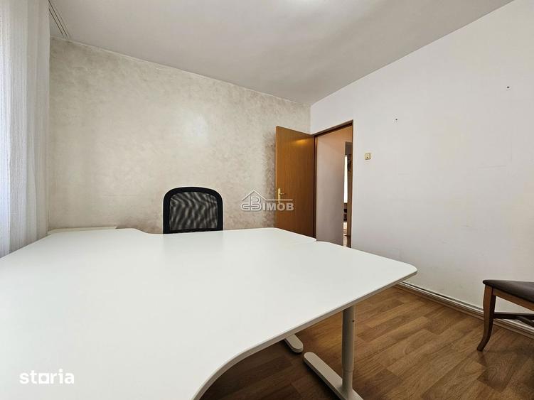 Apartament cu 3 camere decomandat în Micro 11