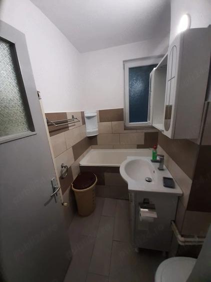 Apartament cu 3 camere decomandat în Cornișa