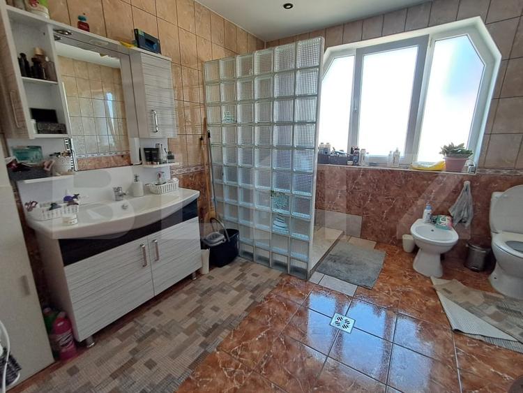 Casă individuală cu 5 camere cu Canalizare în Reghin