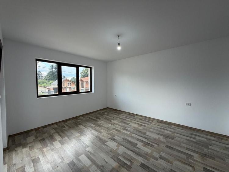 Casă cu 4 camere cu Teren 253 Mp în Central
