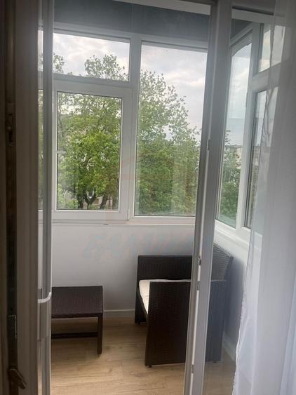 Apartament cu 3 camere semidecomandat, mobilat în Central