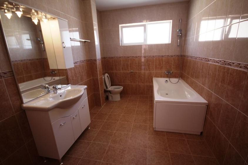 Casă cu 4 camere cu Canalizare în Elisabetin