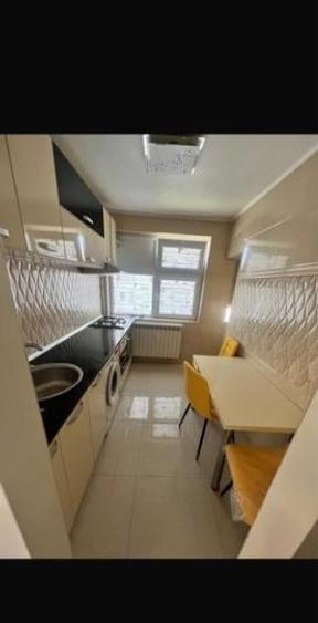 Apartament cu 3 camere semidecomandat, mobilat în Unirii — fotografia 1