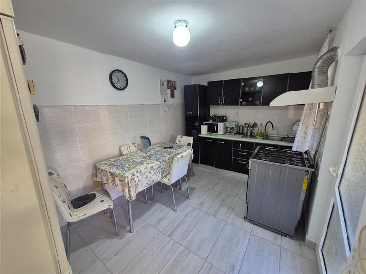 Casă cu 2 camere cu Teren 100 Mp în Central