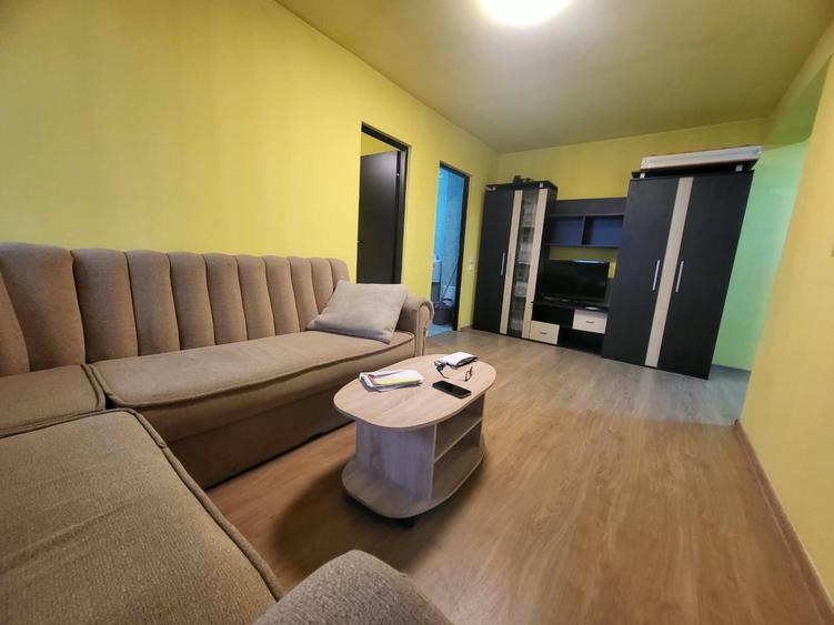 Apartament cu 2 camere semidecomandat în Florești