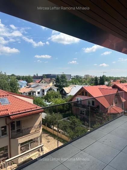 Apartament cu 3 camere semidecomandat, mobilat în Voluntari