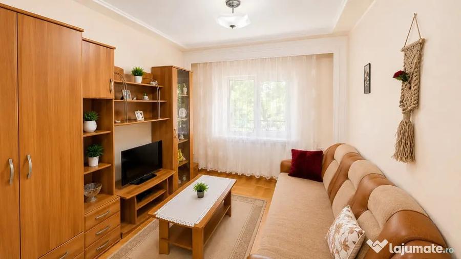 Apartament cu 3 camere decomandat în Central