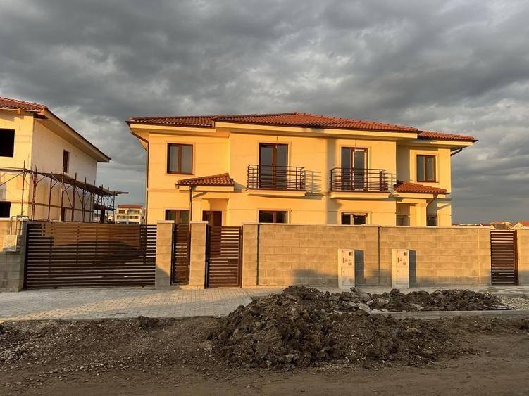 Casă cu 4 camere cu Teren 857 Mp în Dumbrăvița