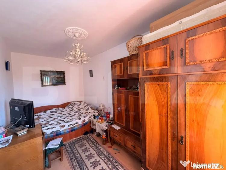 Apartament cu 3 camere semidecomandat în Cornitoiu