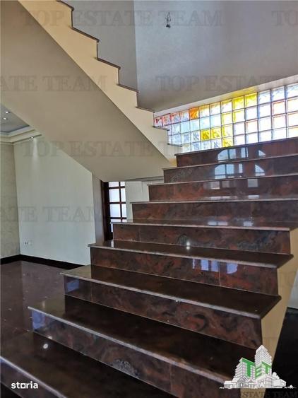 Casă cu 4 camere cu Teren 990 Mp în 1 Decembrie