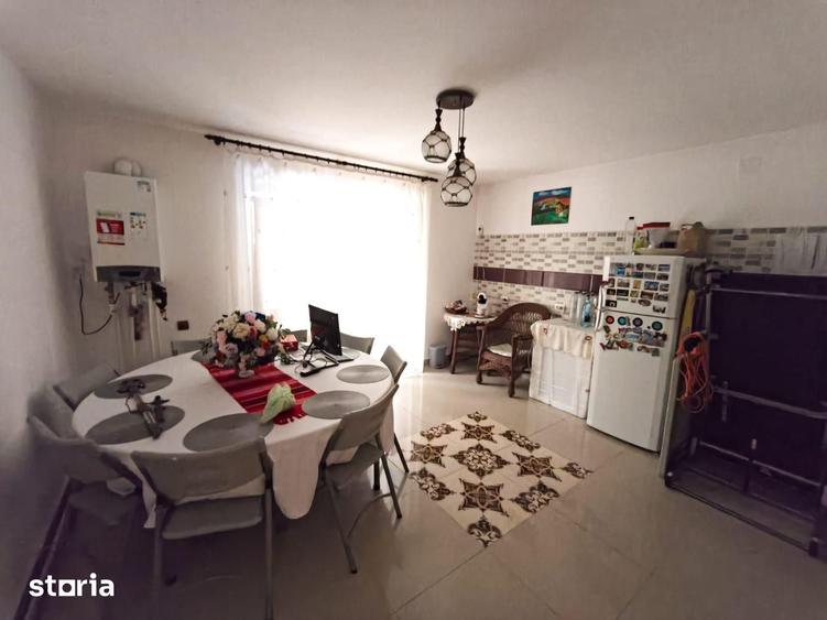 Casă cu 5 camere cu Teren 600 Mp în Ciolpani