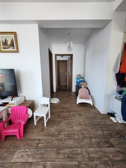 Apartament cu 3 camere semidecomandat, mobilat în Florești — fotografia 3