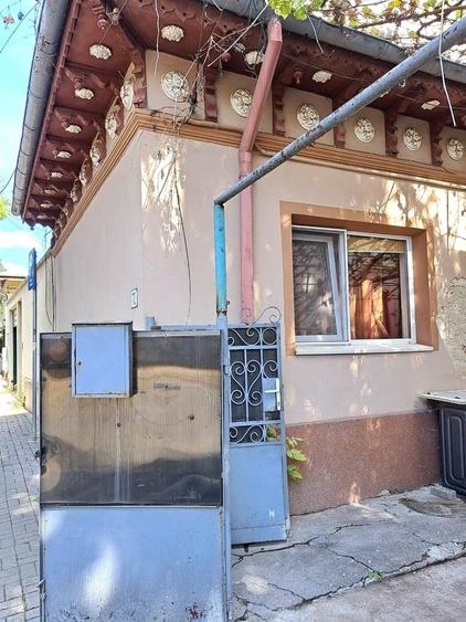 Casă cu 2 camere cu Teren 200 Mp în Titulescu