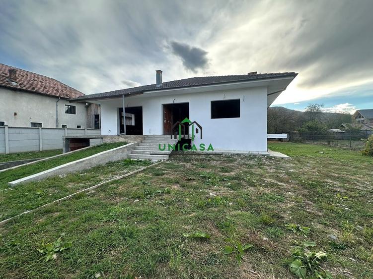 Casă individuală cu 5 camere cu Canalizare în Jiblea Nouă