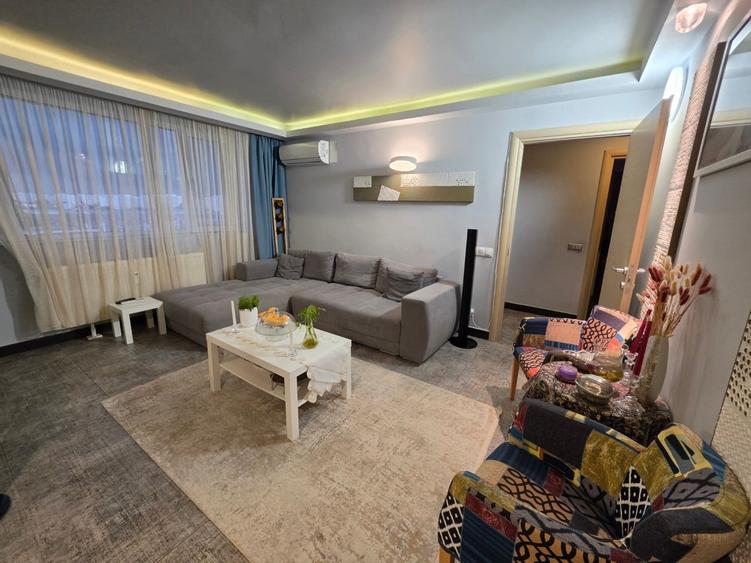 Apartament cu 3 camere semidecomandat în Ștefan cel Mare