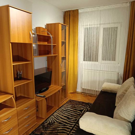Apartament cu 3 camere decomandat în Exterior Vest