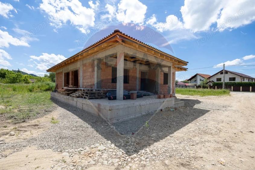 Casă cu 4 camere cu Teren 504 Mp în Primăverii