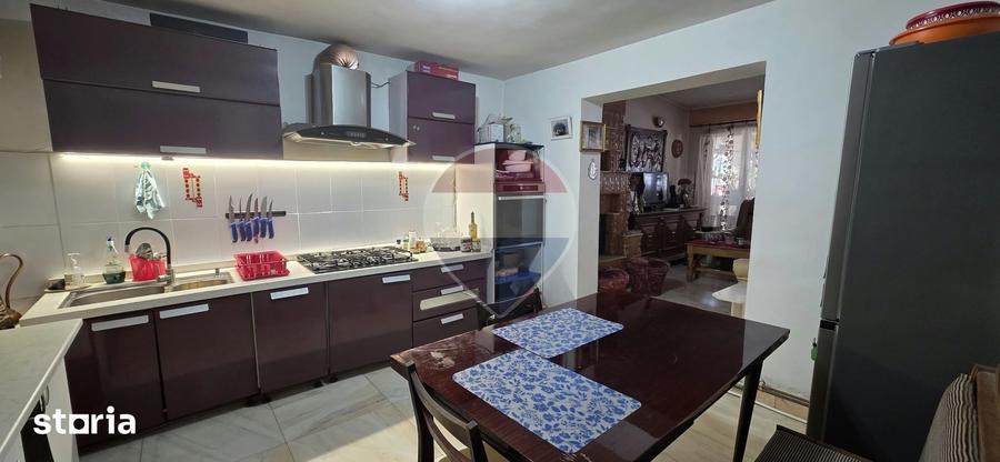 Casă cu 5 camere cu Teren 1682 Mp în Mănești