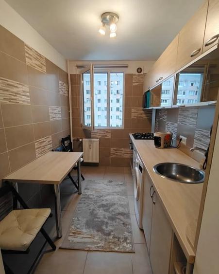 Apartament cu 2 camere semidecomandat, mobilat în Baba Novac