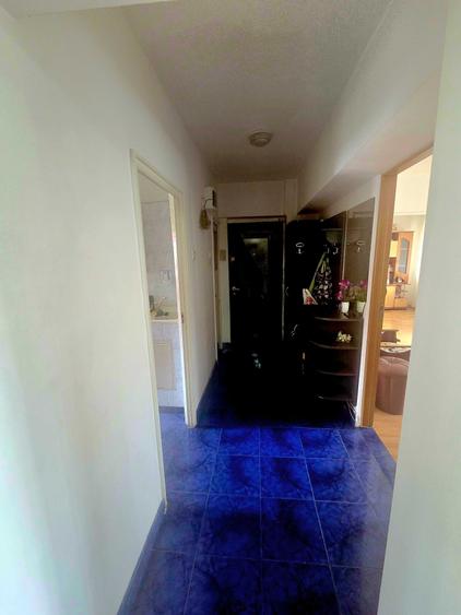 Apartament cu 3 camere decomandat în Noua