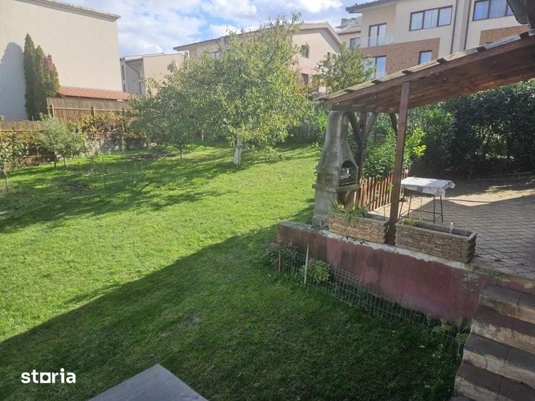 Casă cu 5 camere cu Teren 1400 Mp în Gruia