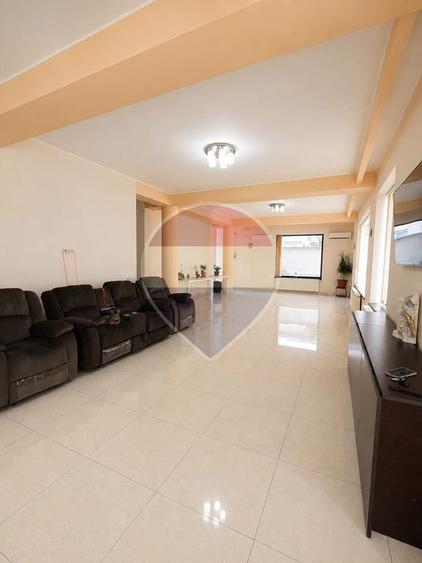 Casă cu 5 camere cu Teren 750 Mp în Fundeni