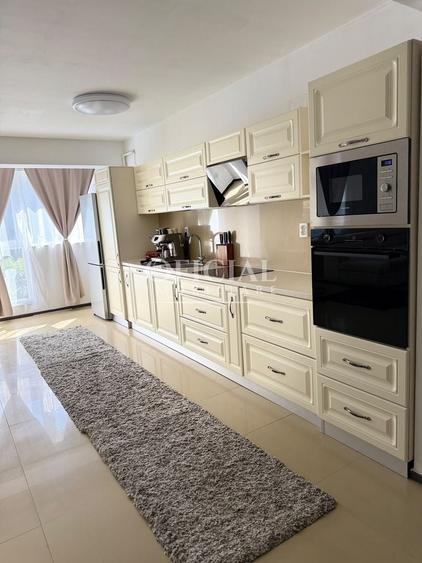 Apartament cu 3 camere semidecomandat, mobilat în Florești