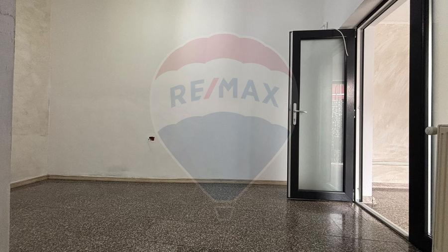 Spațiu comercial, de 38 mp, în Casa de Cultură