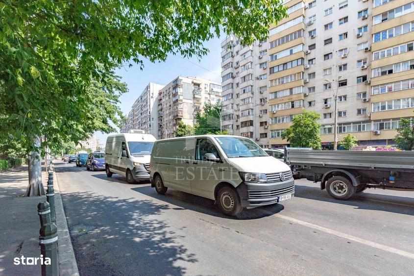 Apartament cu 3 camere semidecomandat în Mihai Bravu
