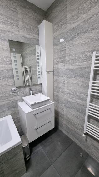 Apartament cu 3 camere decomandat în Florești