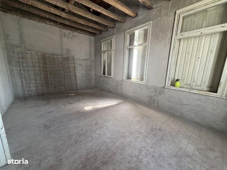Casă cu 4 camere în Nicolae Bălcescu