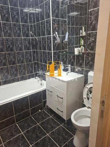 Apartament cu 3 camere semidecomandat în Craiovei