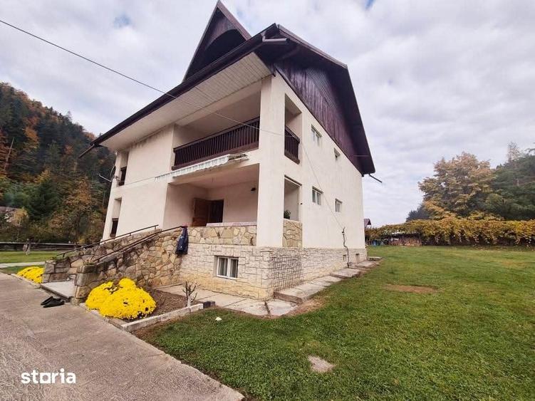 Casă cu 5 camere decomandat cu Teren 3500 Mp în Central